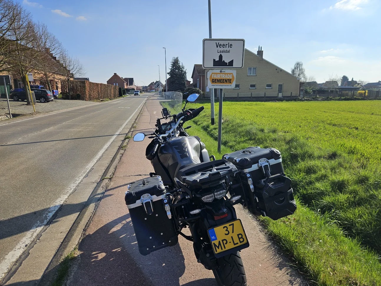 Onderweg, bordje Veerle.
